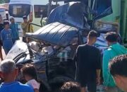 Truk Bermuatan Diduga Alami Gangguan Rem, Tiga Mobil Ditabrak di Padang Besi Hingga Hancur