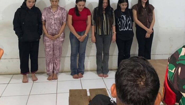 Digerebek Satpol PP Pemilik Kafe di Pasaman Barat Diduga Ancam Warga Pakai Parang, 6 Wanita Pemandu Karaoke Diamankan